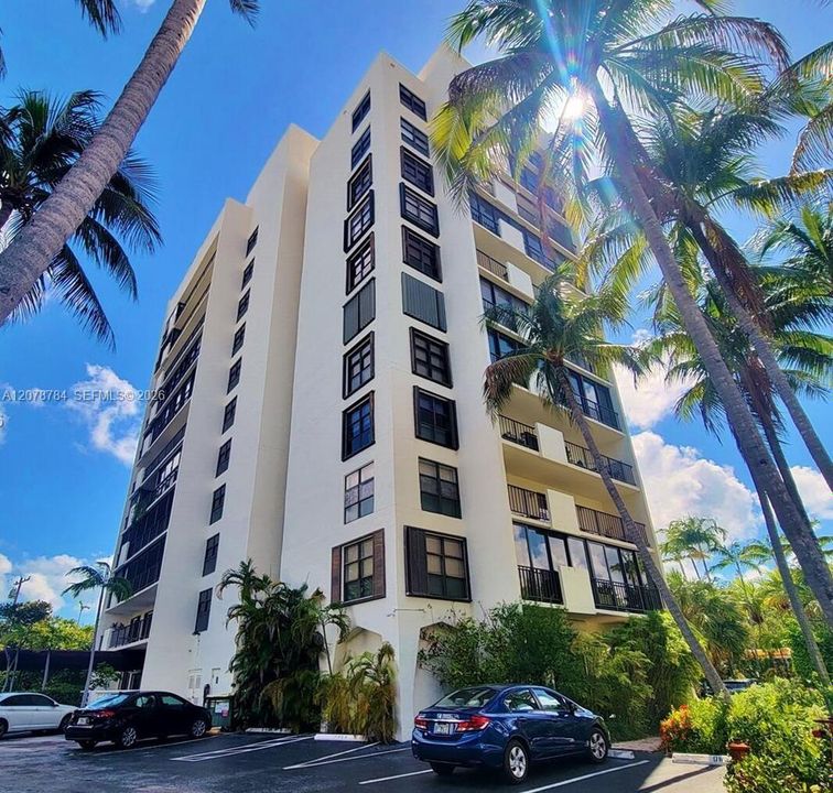 For Sale: $770,000 (2 beds, 2 baths, 1105 Square Feet)
