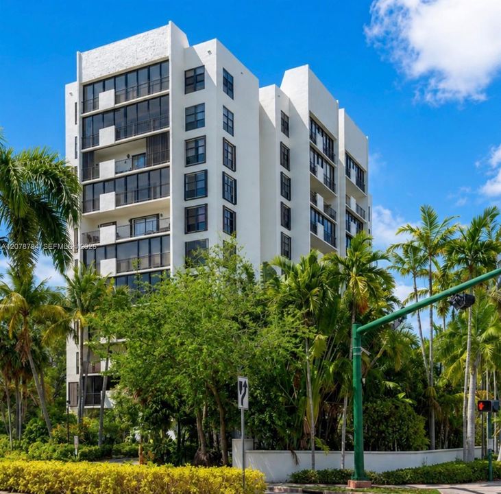 For Sale: $770,000 (2 beds, 2 baths, 1105 Square Feet)
