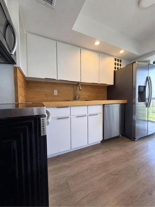 For Sale: $770,000 (2 beds, 2 baths, 1105 Square Feet)