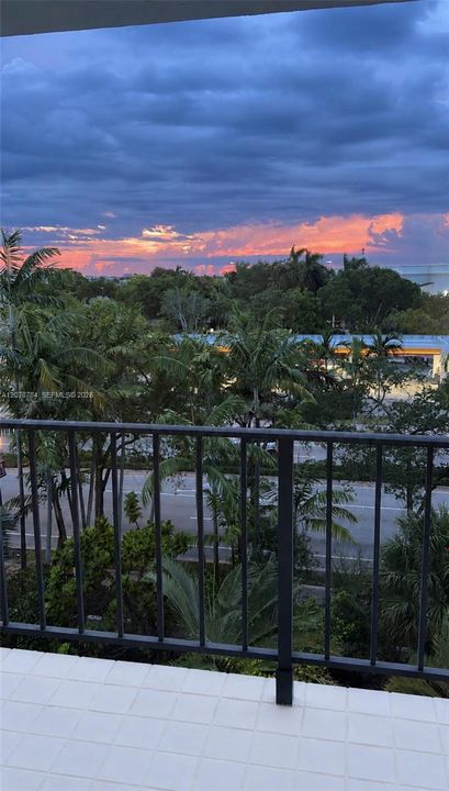 For Sale: $770,000 (2 beds, 2 baths, 1105 Square Feet)