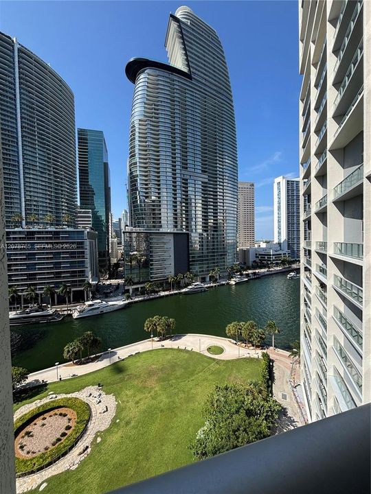 For Rent: $3,250 (0 beds, 1 baths, 546 Square Feet)