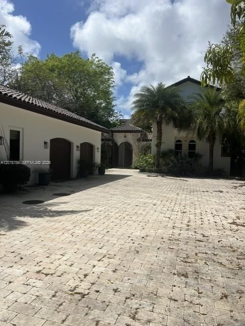 Activo con contrato: $4,125,000 (6 camas, 6 baños, 6583 Pies cuadrados)
