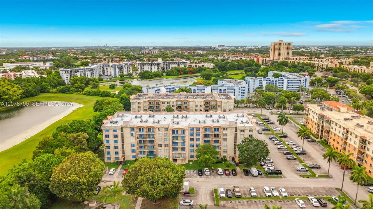 В аренду: $2,700 (2 спален, 2 ванн, 870 Квадратных фут)