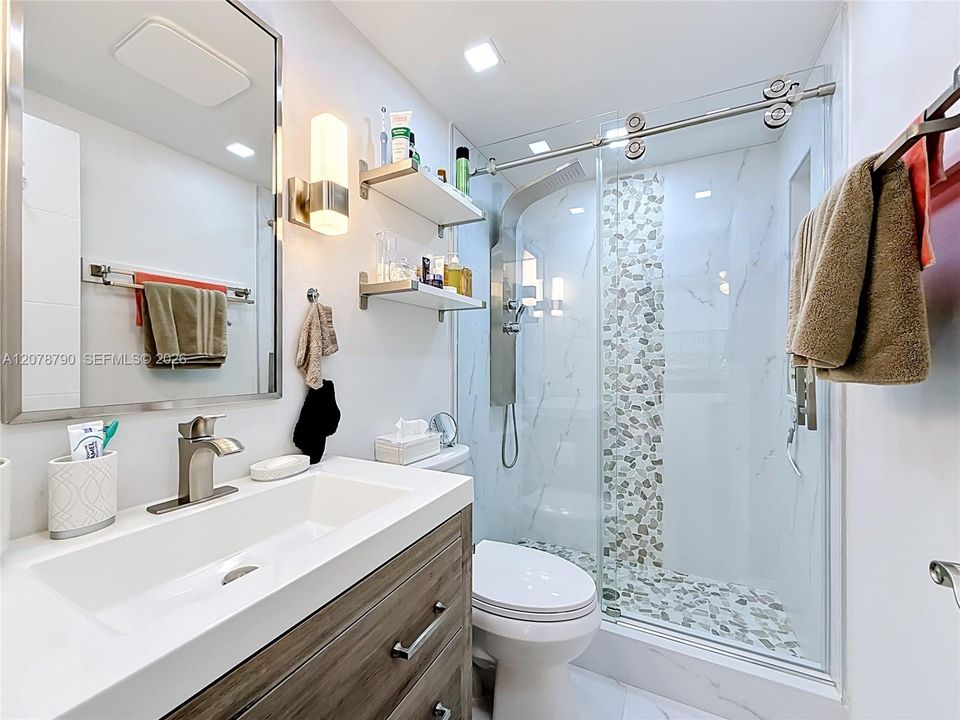 В аренду: $2,700 (2 спален, 2 ванн, 870 Квадратных фут)