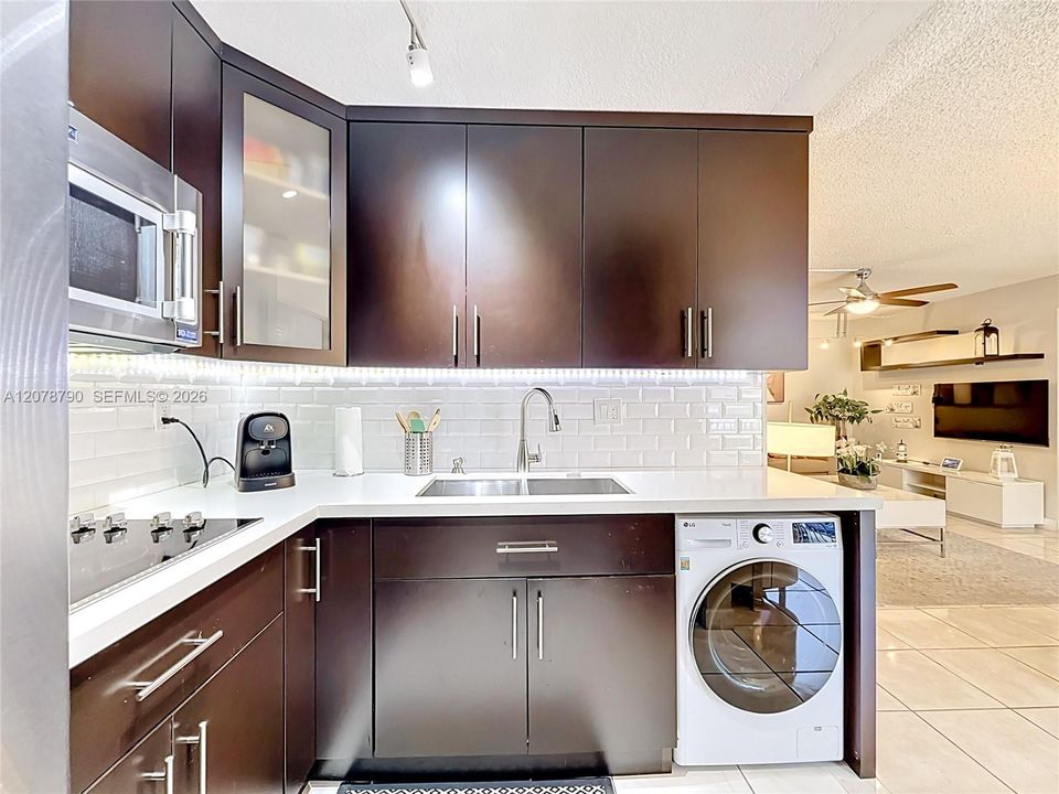 В аренду: $2,700 (2 спален, 2 ванн, 870 Квадратных фут)