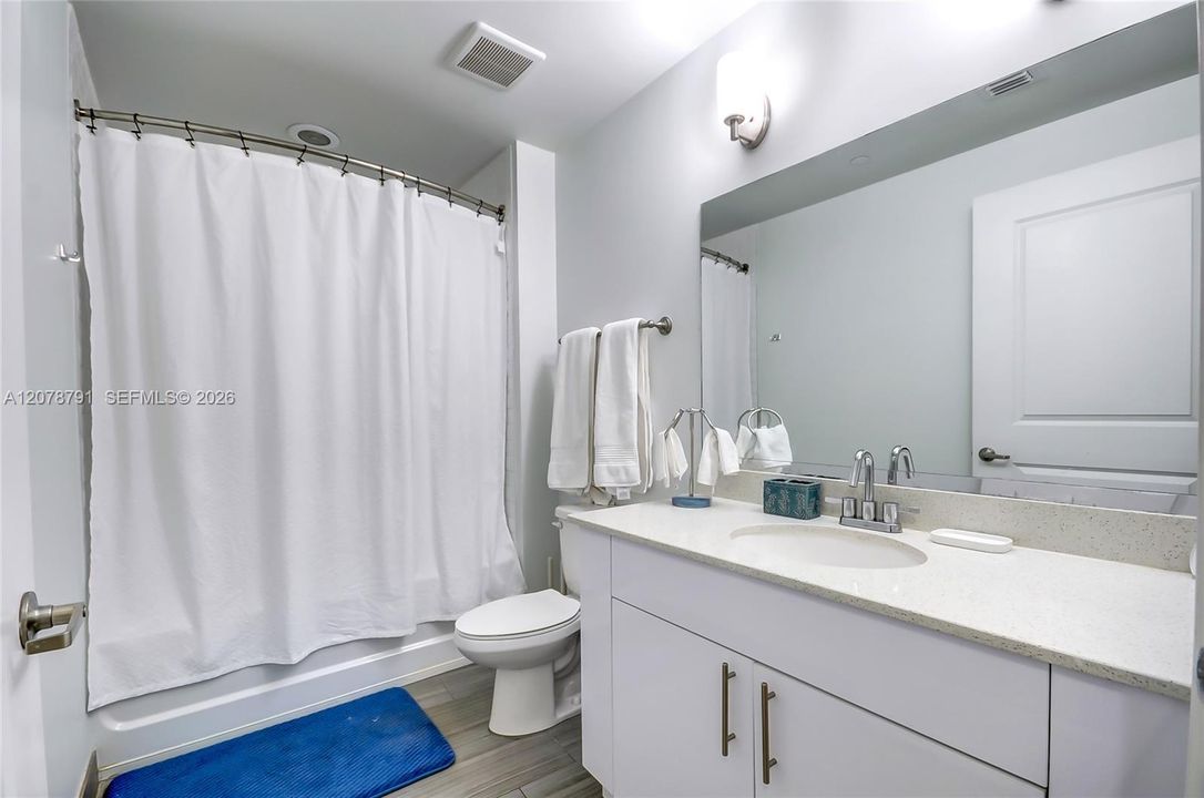 For Rent: $3,200 (1 beds, 1 baths, 700 Square Feet)