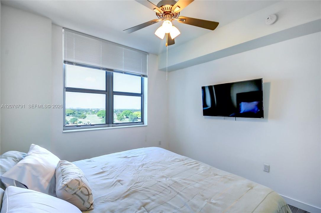 For Rent: $3,200 (1 beds, 1 baths, 700 Square Feet)