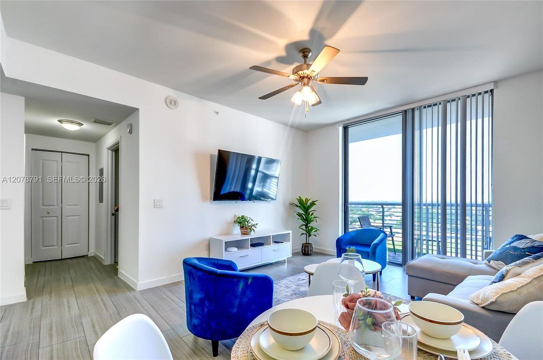 For Rent: $3,200 (1 beds, 1 baths, 700 Square Feet)