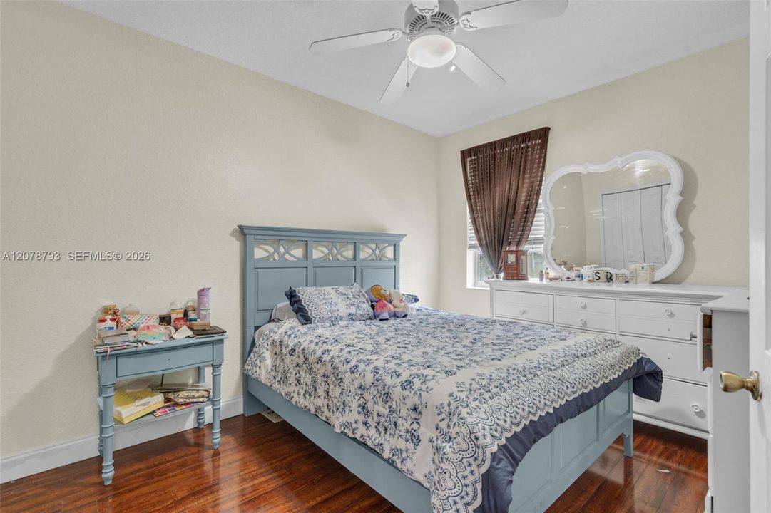 En Venta: $550,000 (3 camas, 2 baños, 2162 Pies cuadrados)
