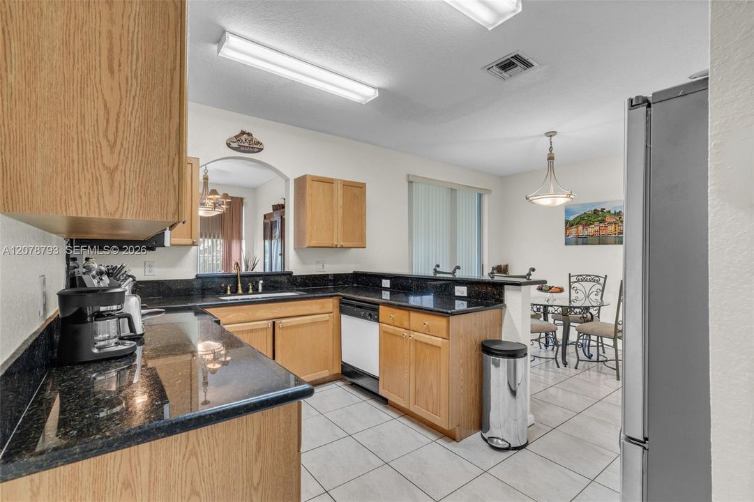 En Venta: $550,000 (3 camas, 2 baños, 2162 Pies cuadrados)