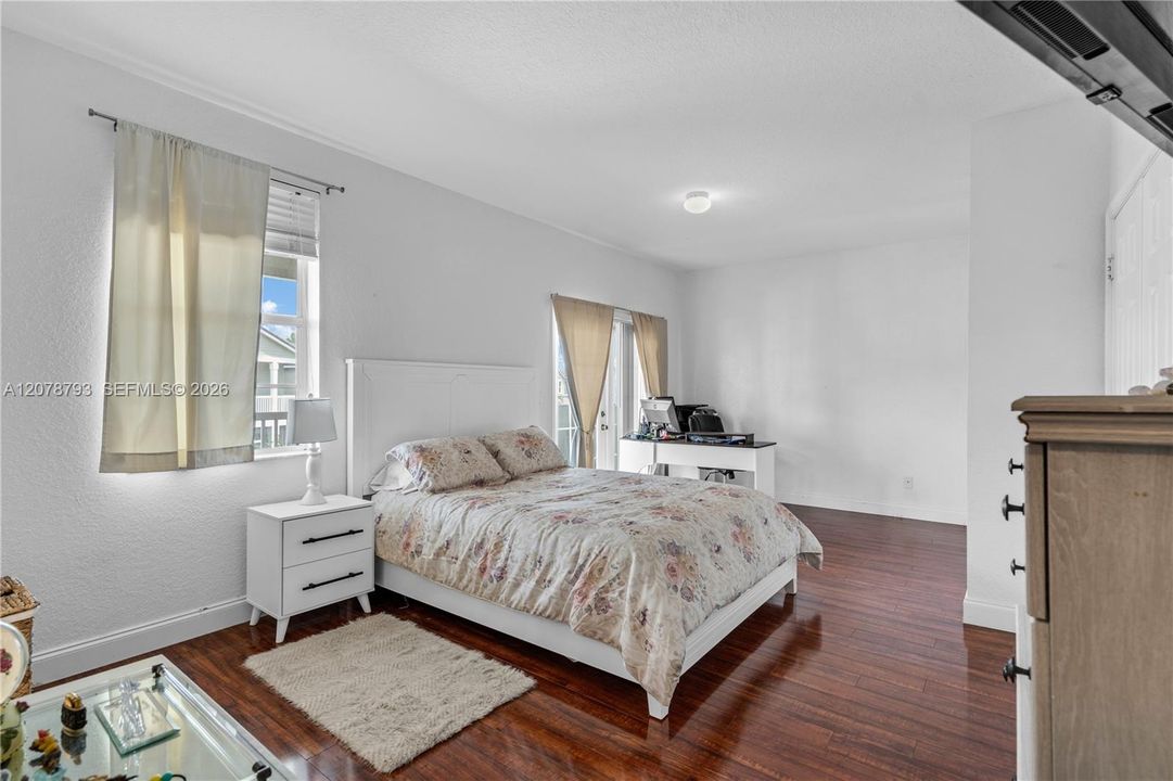 En Venta: $550,000 (3 camas, 2 baños, 2162 Pies cuadrados)