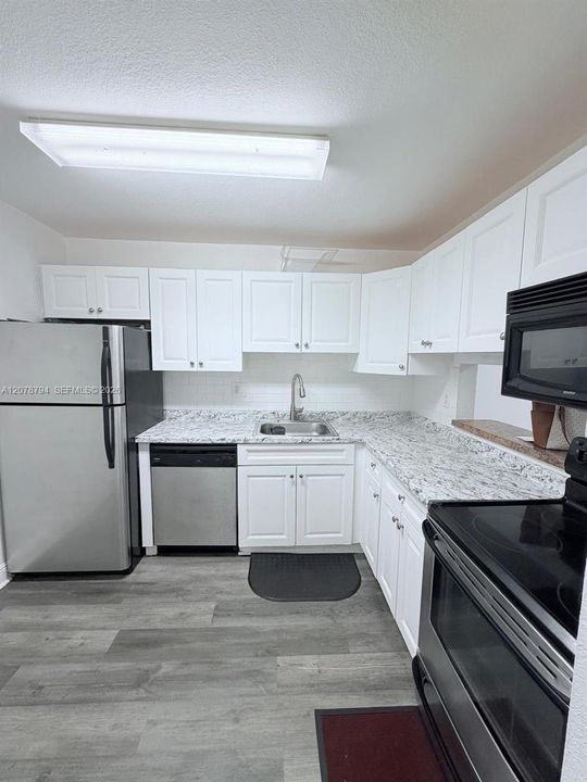 В аренду: $2,550 (2 спален, 2 ванн, 1040 Квадратных фут)