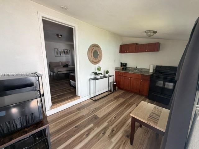 For Rent: $1,600 (1 beds, 1 baths, 3891 Square Feet)