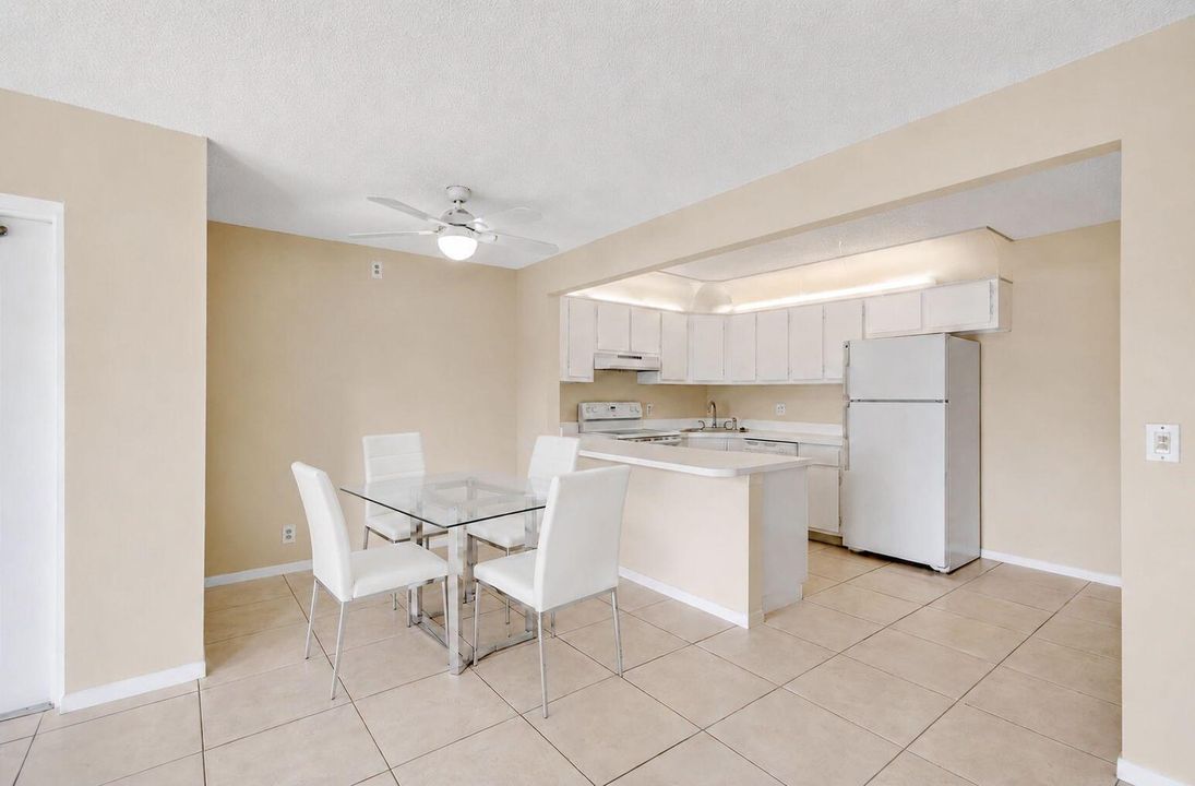 95-web-or-mls-Dining Room Staged