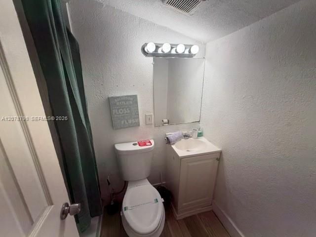 For Rent: $1,600 (1 beds, 1 baths, 3891 Square Feet)