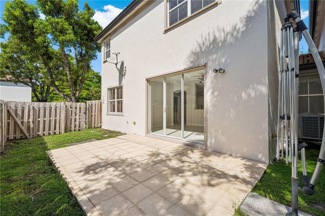 For Sale: $725,000 (4 beds, 3 baths, 2118 Square Feet)
