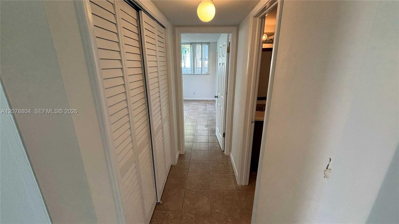 For Rent: $1,850 (1 beds, 1 baths, 900 Square Feet)