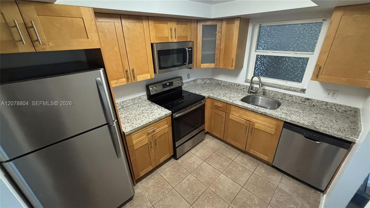 For Rent: $1,850 (1 beds, 1 baths, 900 Square Feet)