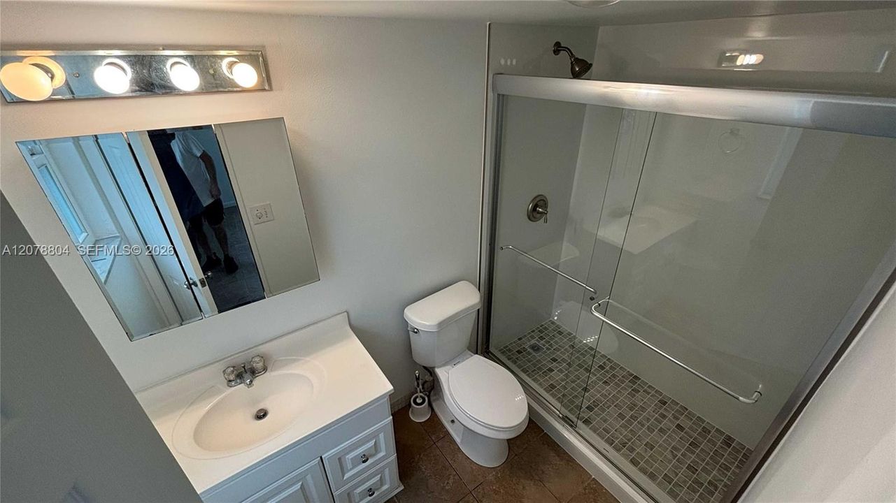 For Rent: $1,850 (1 beds, 1 baths, 900 Square Feet)