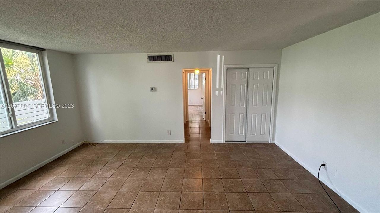 For Rent: $1,850 (1 beds, 1 baths, 900 Square Feet)