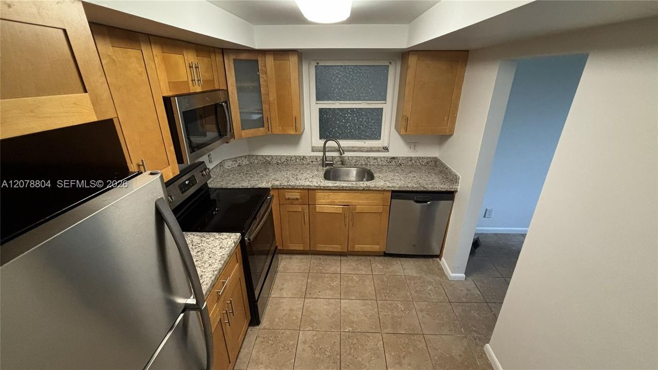 For Rent: $1,850 (1 beds, 1 baths, 900 Square Feet)