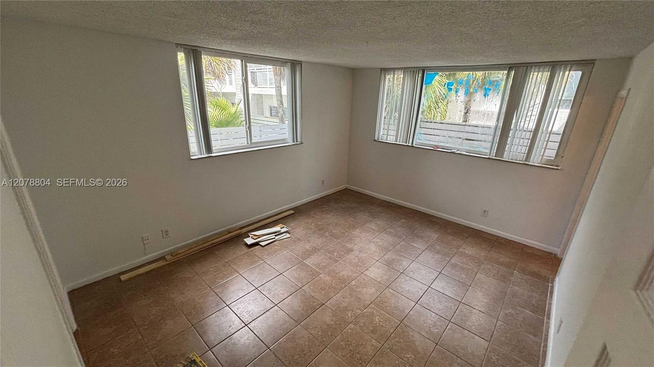 For Rent: $1,850 (1 beds, 1 baths, 900 Square Feet)