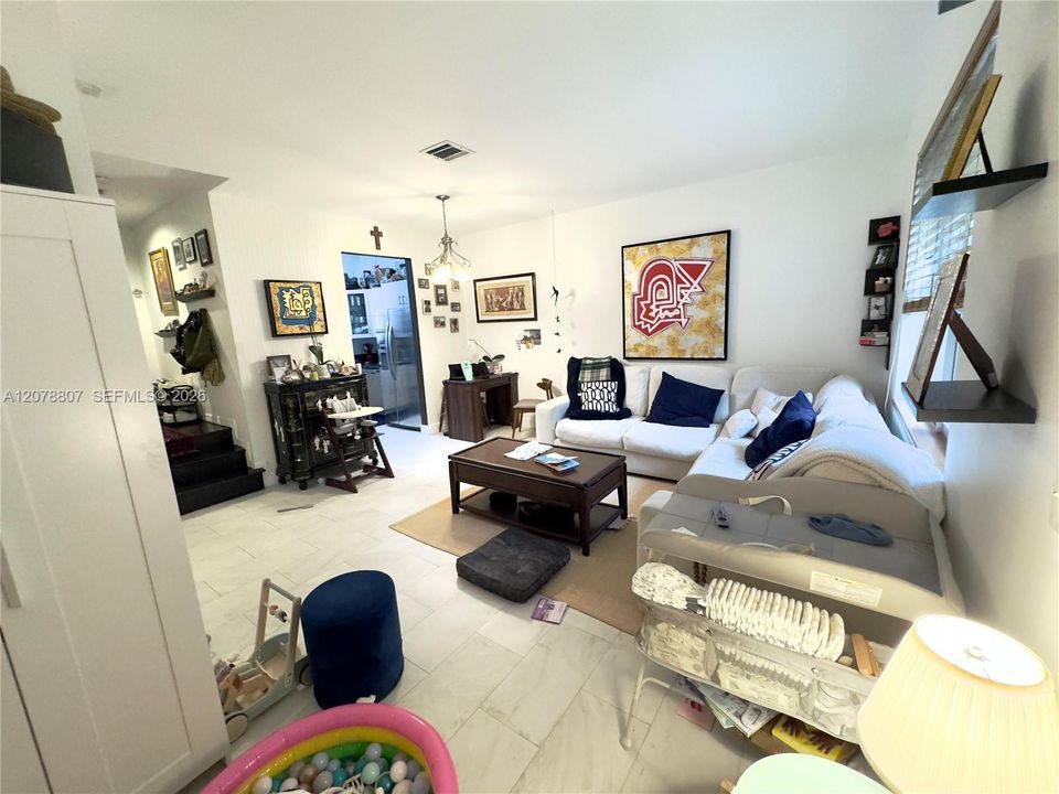 For Rent: $3,490 (2 beds, 1 baths, 850 Square Feet)