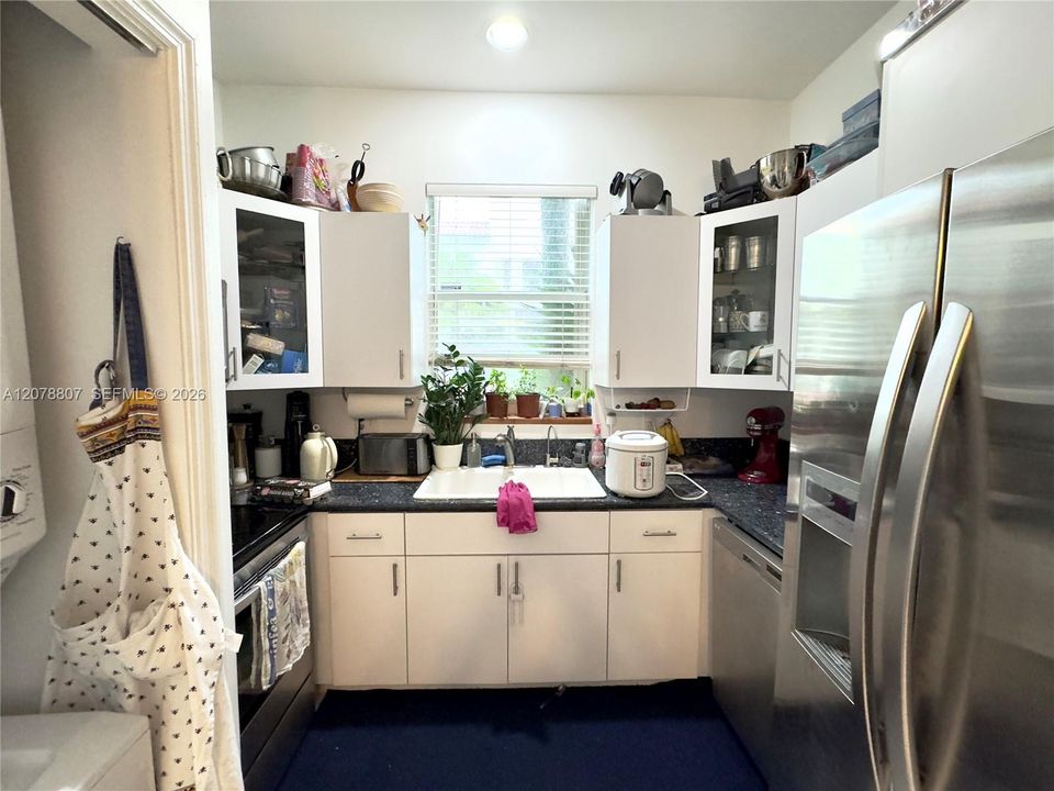 For Rent: $3,490 (2 beds, 1 baths, 850 Square Feet)
