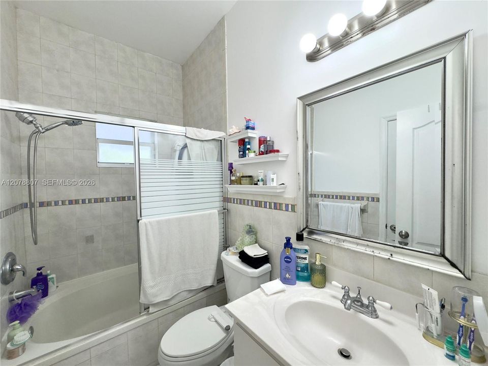 For Rent: $3,490 (2 beds, 1 baths, 850 Square Feet)