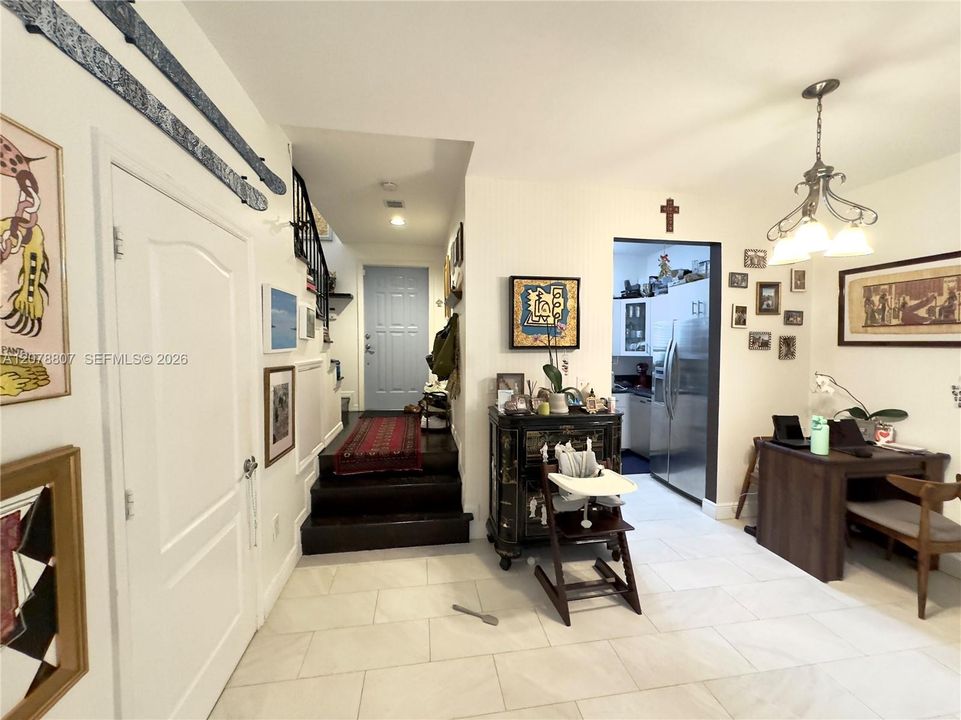 For Rent: $3,490 (2 beds, 1 baths, 850 Square Feet)