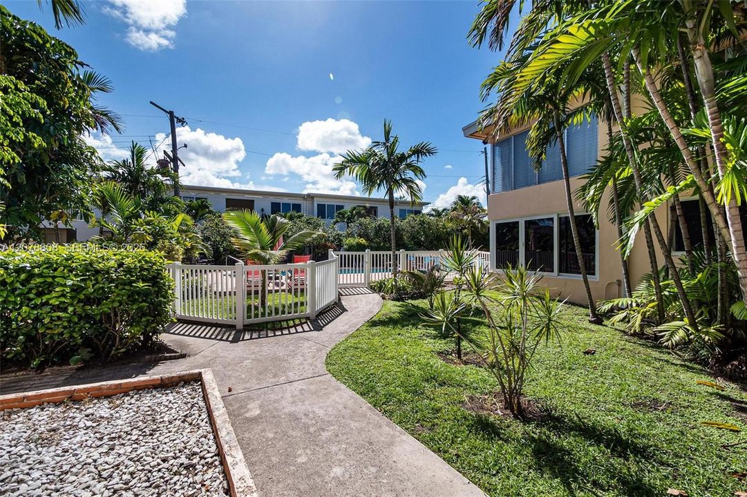 For Rent: $4,950 (3 beds, 2 baths, 1645 Square Feet)