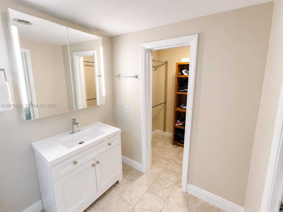 For Rent: $4,950 (3 beds, 2 baths, 1645 Square Feet)