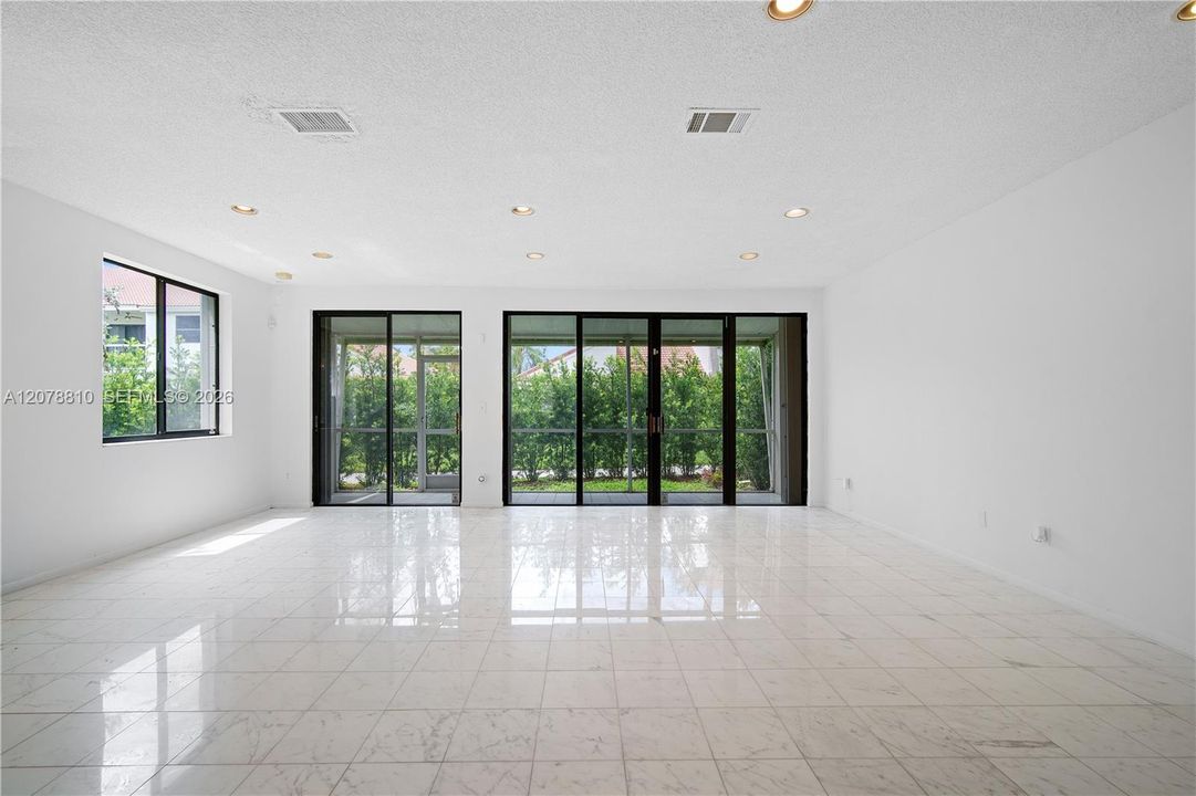 For Rent: $5,300 (3 beds, 3 baths, 1927 Square Feet)