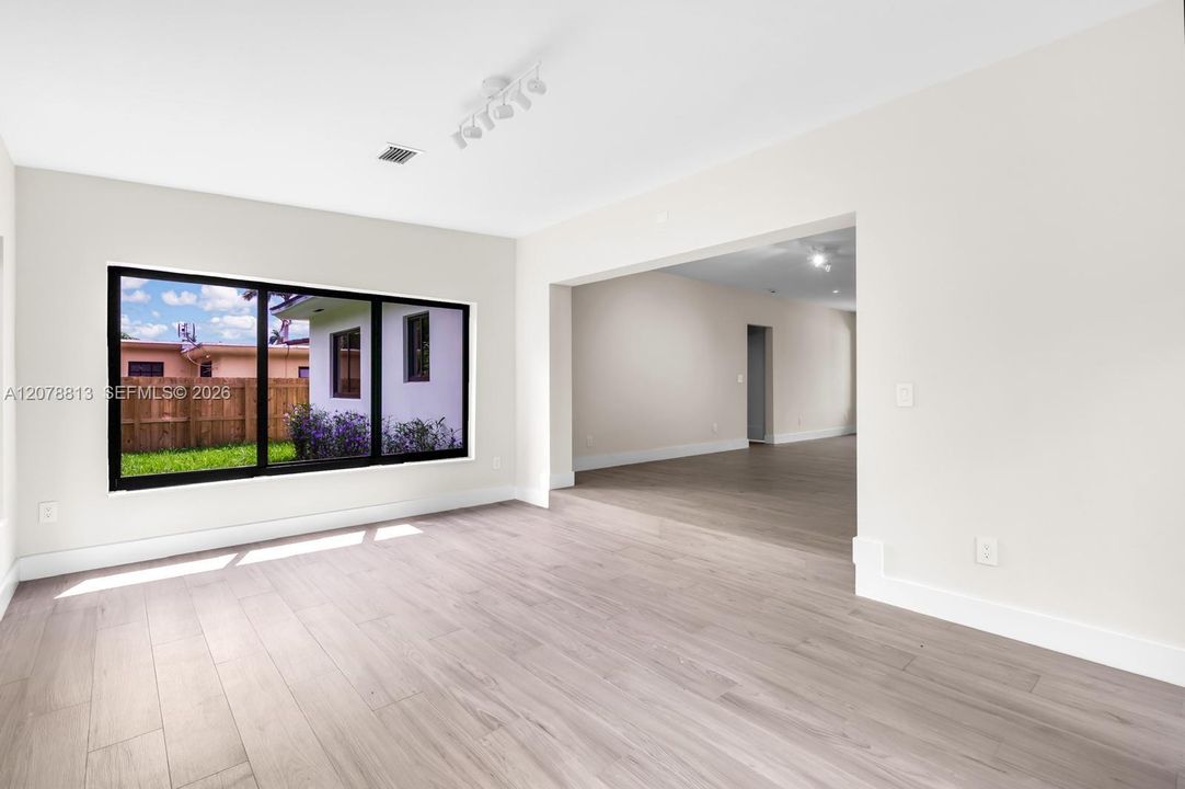 For Rent: $5,000 (3 beds, 2 baths, 1640 Square Feet)