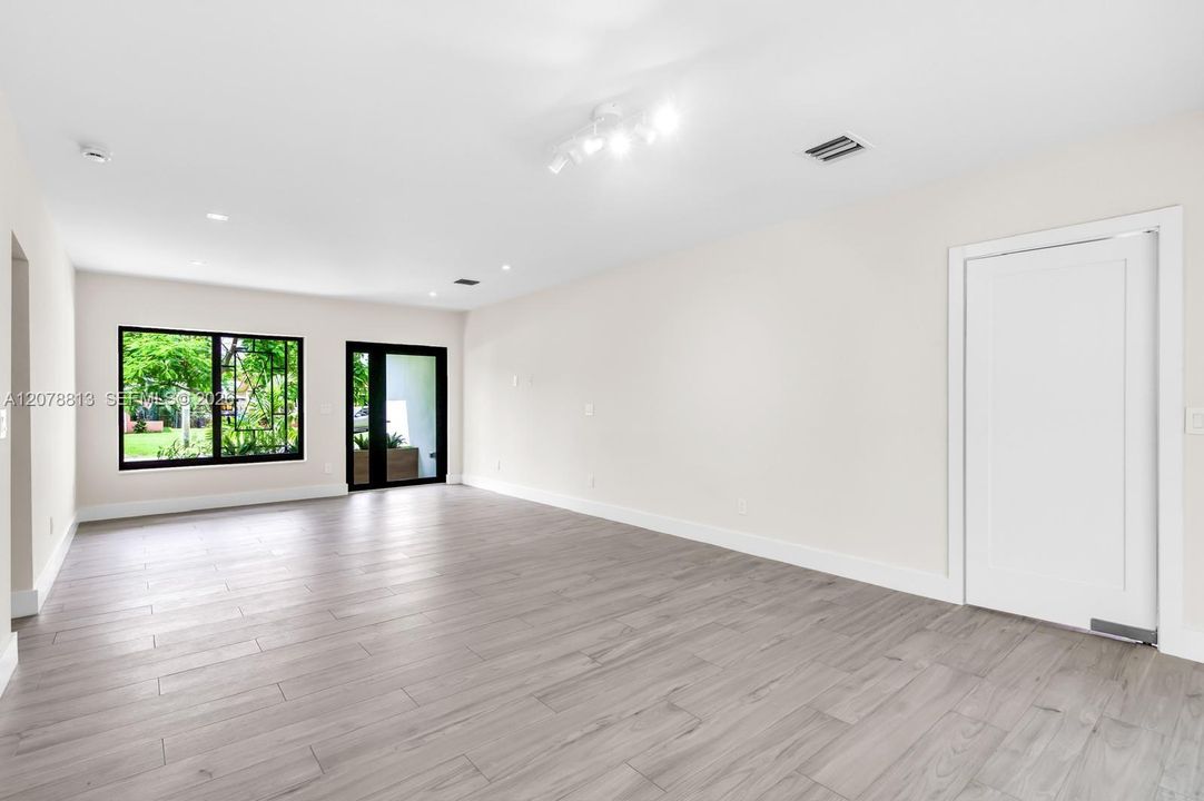 For Rent: $5,000 (3 beds, 2 baths, 1640 Square Feet)