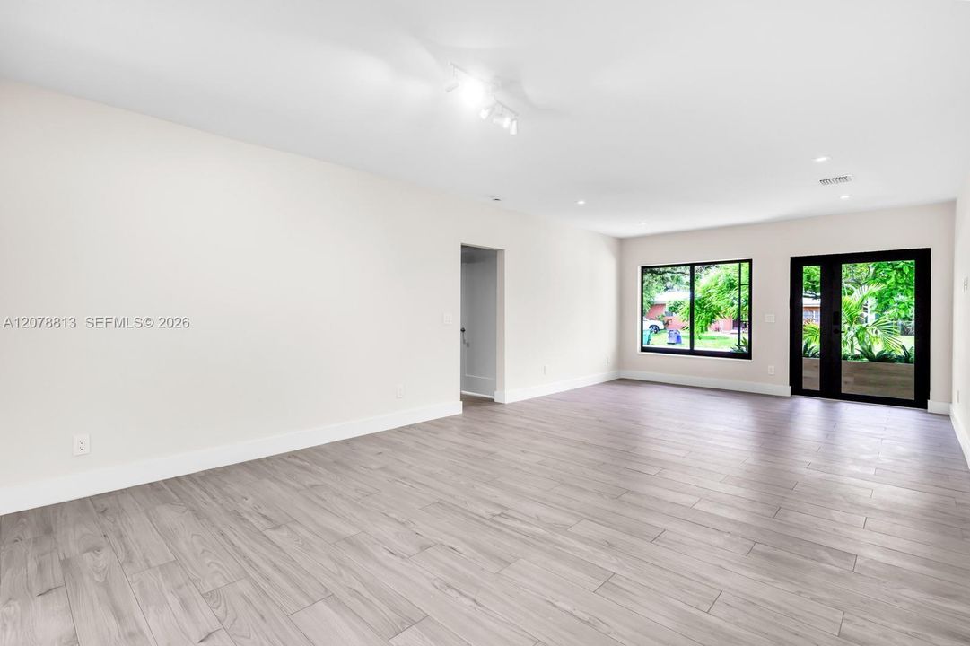 For Rent: $5,000 (3 beds, 2 baths, 1640 Square Feet)