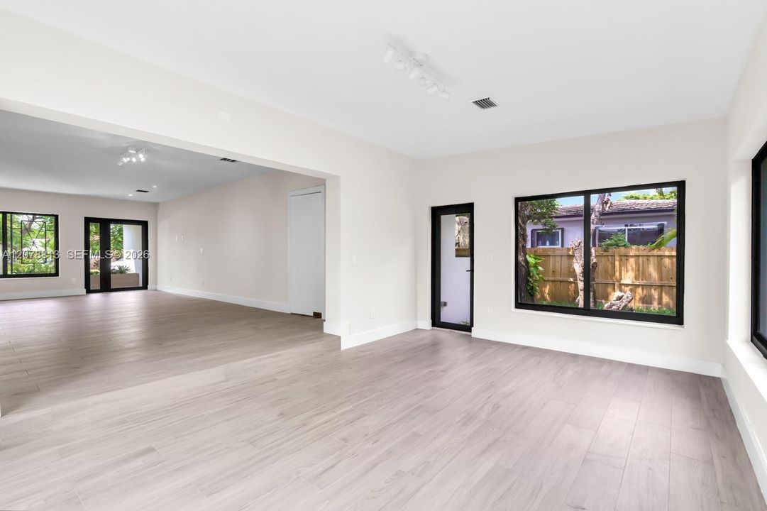 For Rent: $5,000 (3 beds, 2 baths, 1640 Square Feet)