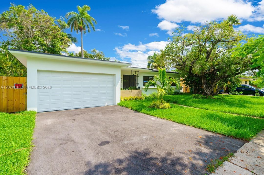 For Rent: $5,000 (3 beds, 2 baths, 1640 Square Feet)