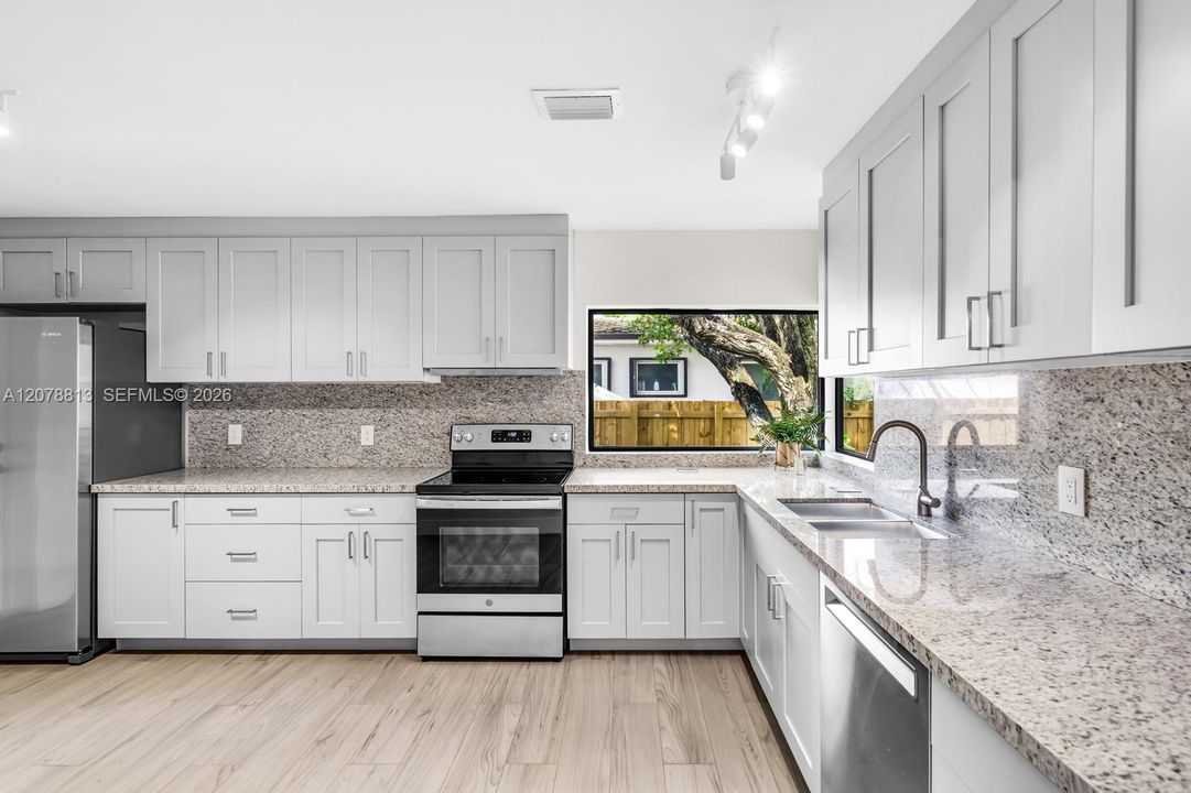 For Rent: $5,000 (3 beds, 2 baths, 1640 Square Feet)