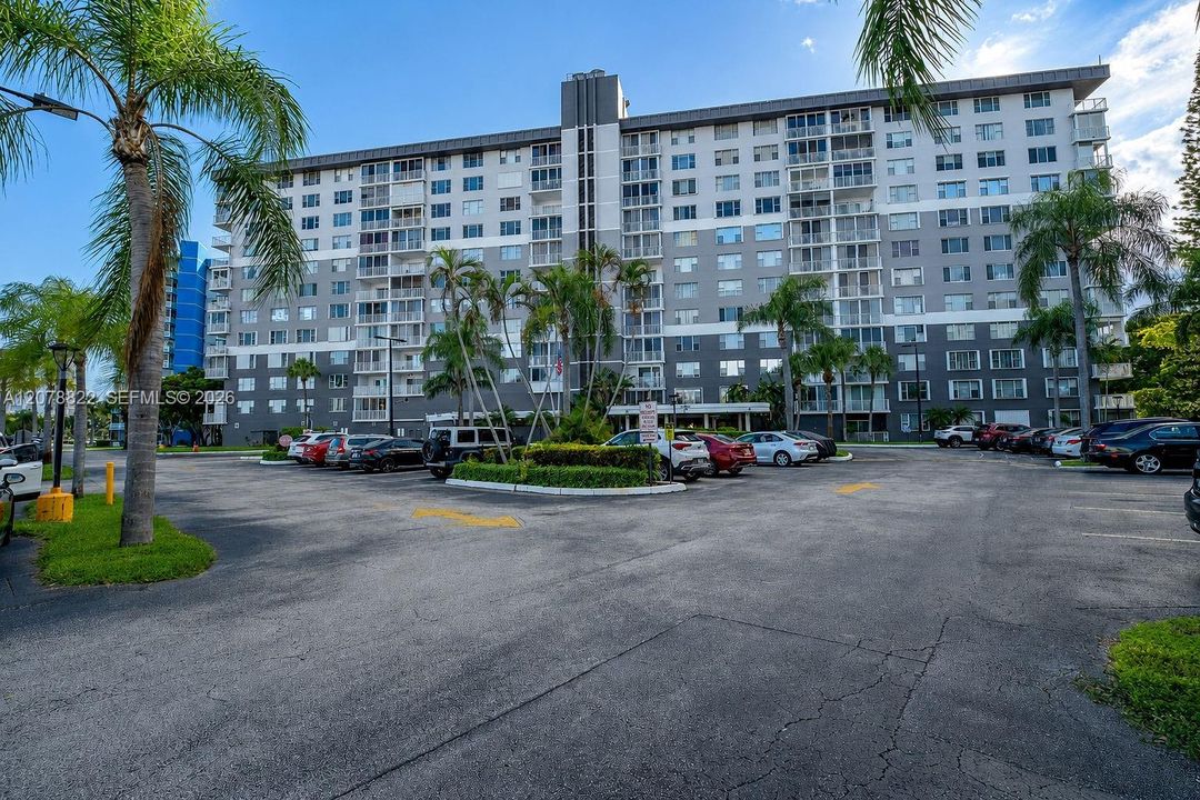 For Sale: $134,000 (1 beds, 1 baths, 844 Square Feet)