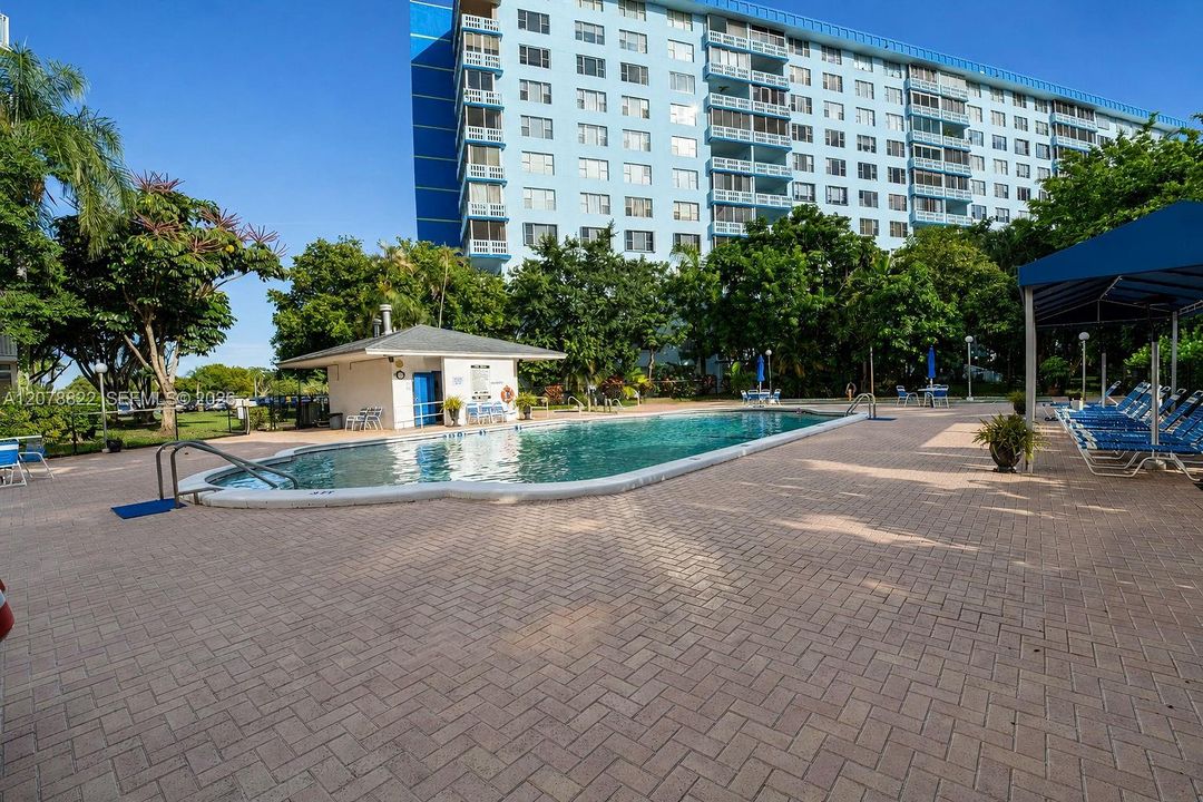 For Sale: $134,000 (1 beds, 1 baths, 844 Square Feet)
