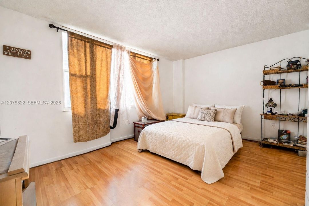 For Sale: $134,000 (1 beds, 1 baths, 844 Square Feet)