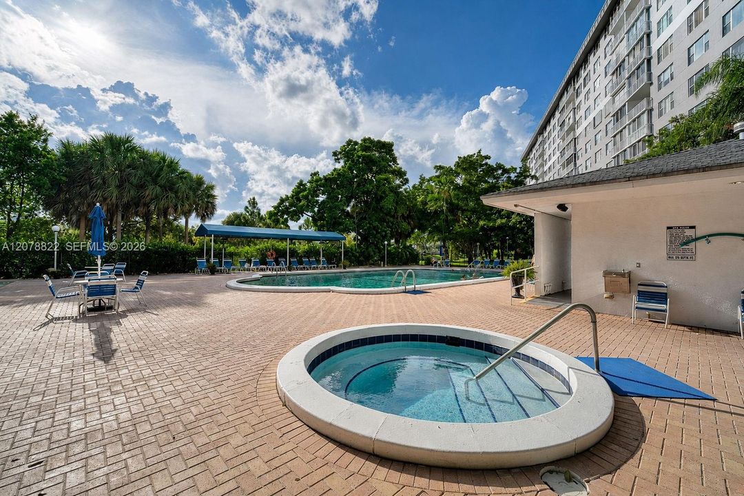 For Sale: $134,000 (1 beds, 1 baths, 844 Square Feet)