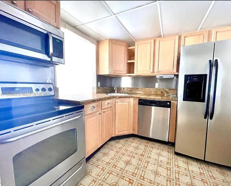 For Rent: $1,985 (1 beds, 1 baths, 820 Square Feet)