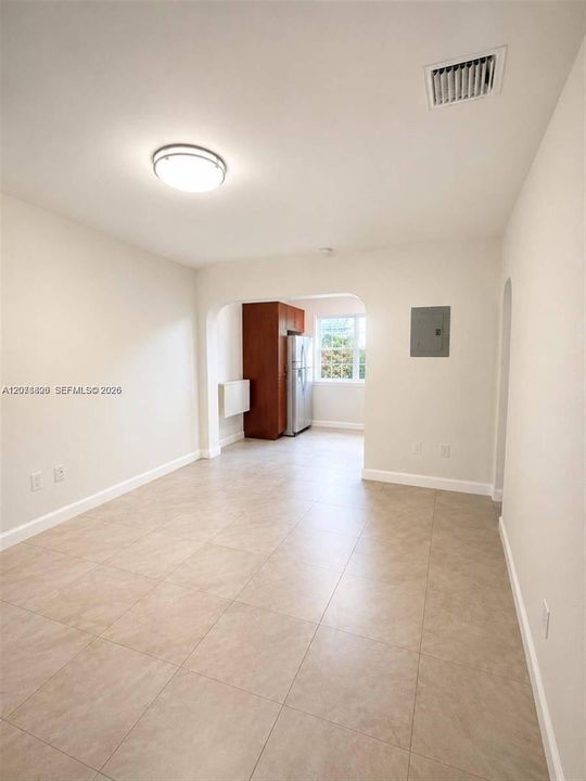 For Rent: $2,800 (2 beds, 1 baths, 1000 Square Feet)
