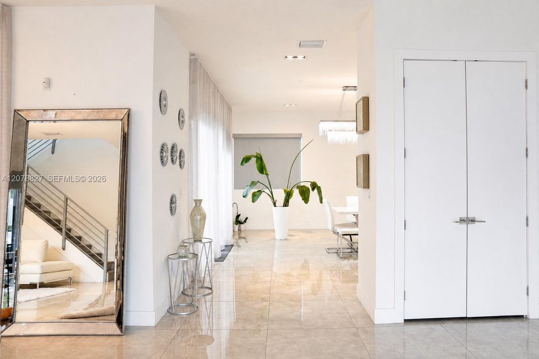 En Renta: $8,800 (5 camas, 5 baños, 3690 Pies cuadrados)