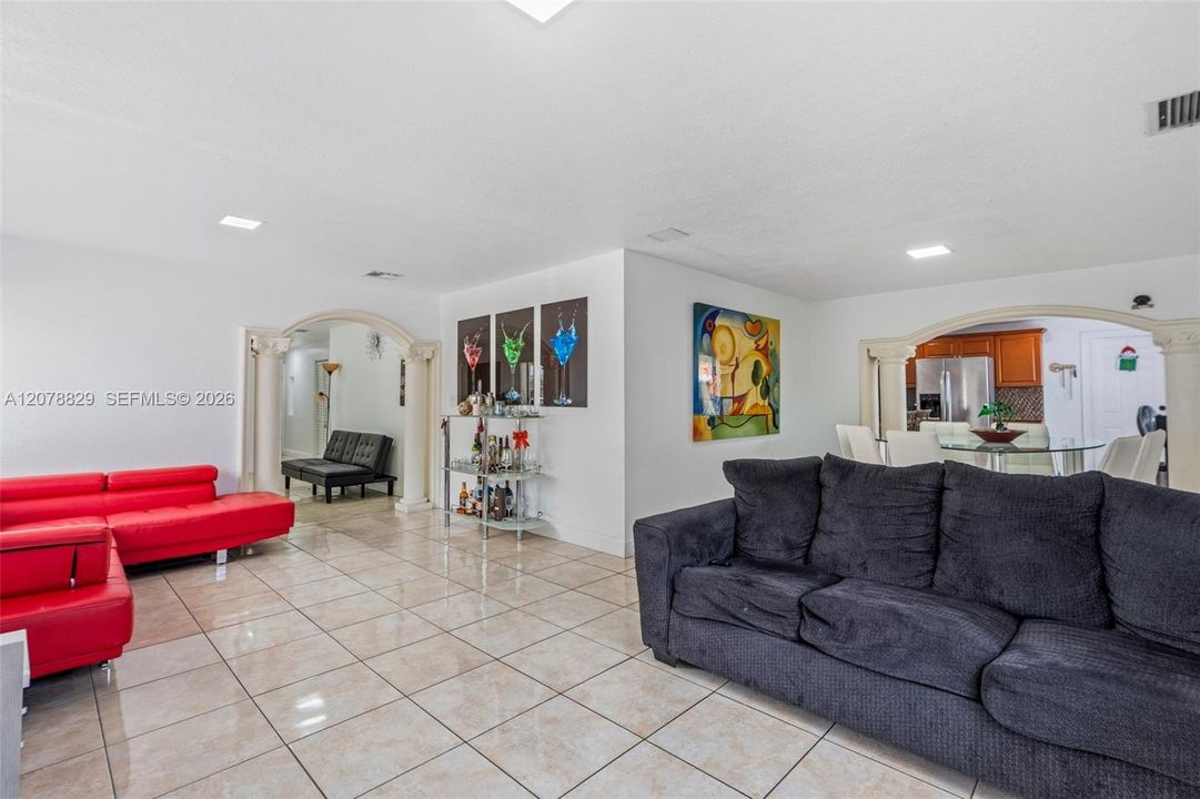 En Venta: $950,000 (5 camas, 4 baños, 2980 Pies cuadrados)