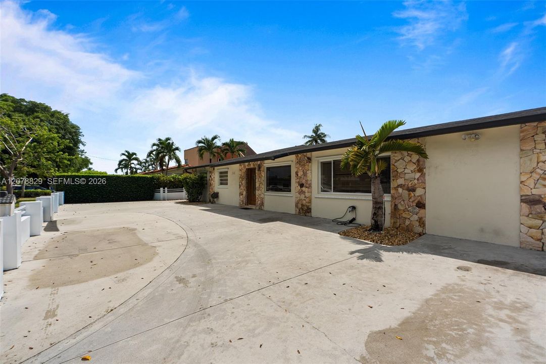 En Venta: $950,000 (5 camas, 4 baños, 2980 Pies cuadrados)