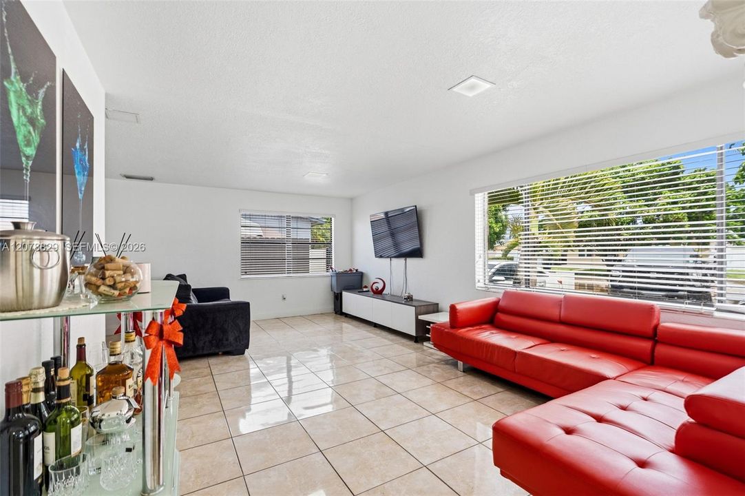 En Venta: $950,000 (5 camas, 4 baños, 2980 Pies cuadrados)