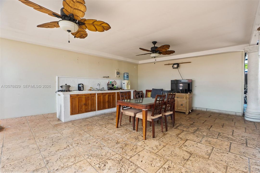 En Venta: $950,000 (5 camas, 4 baños, 2980 Pies cuadrados)